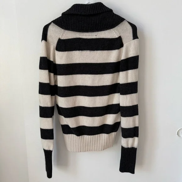 Y2K American Eagle Striped Shawl Collar Sweater in Charcoal Grey and Ivory - Picture 4 of 12